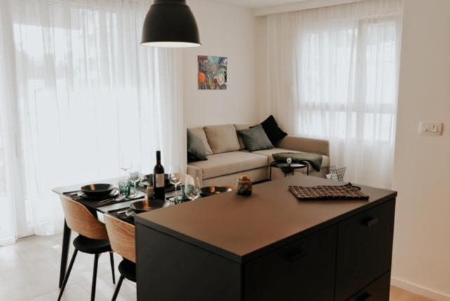 Ferienwohnung Urban Sea Split Exterior foto